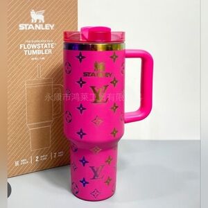 Stanley fucsia Tumbler with Gold Accents